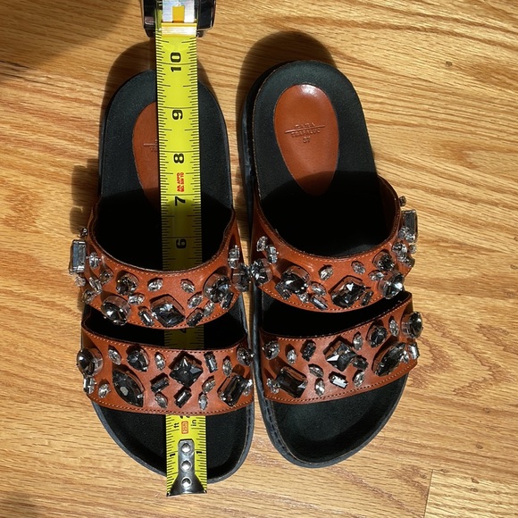 Zara gems slide - Picture 5 of 12